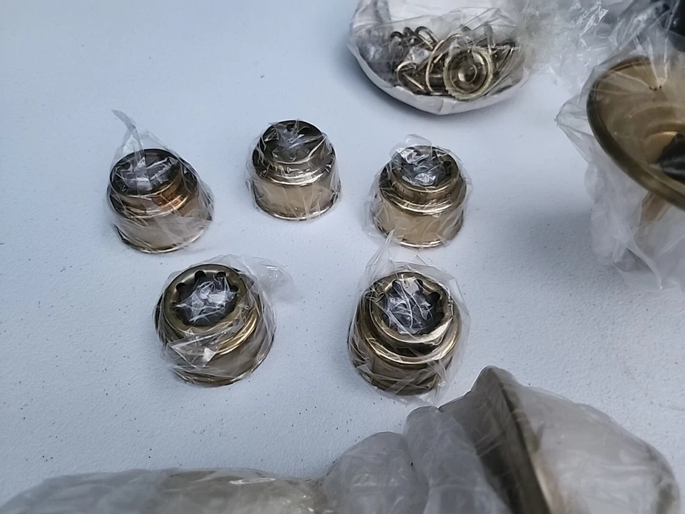 Araña Kenroy, latón claro dorado años 80 5 luces Foto 3 de 4