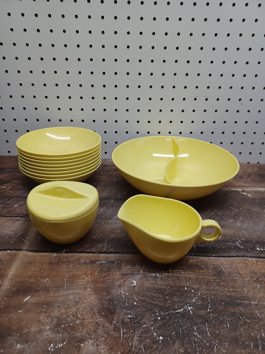VINTAGE WINDSOR MELMAC Dishes Divided Dish, Cereal Bowls & Creamer