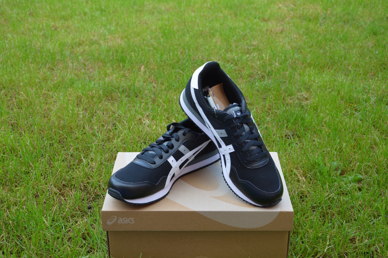 asics tiger runner trainers mens