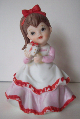 Mädchen hält Geschenk Weihnachten Porzellan Figur Homco? - Bild 1 von 4