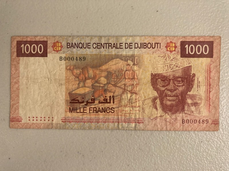 2005 DJIBOUTI (French Somalia) 1000 Francs Low S/N B000489 circulated banknote