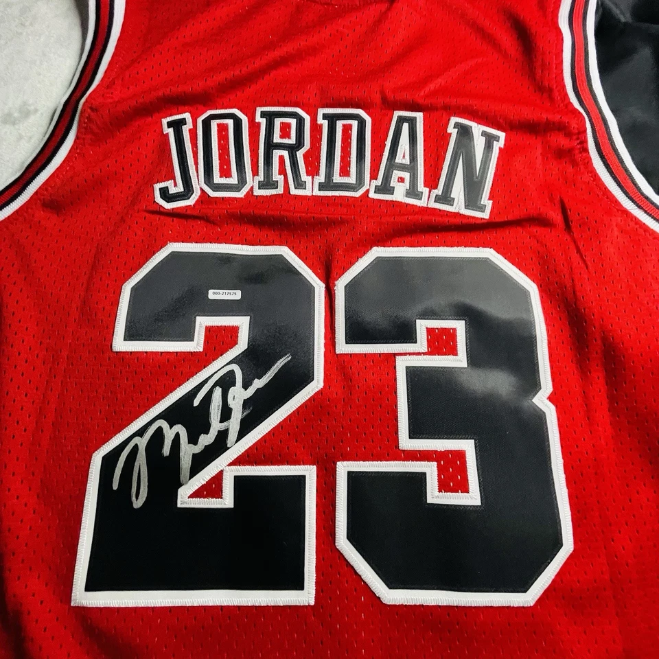 Camiseta deportiva firmada por Michael Jordan negra autografiada Frank Thomas Chicago Beckett Foto 4 de 4