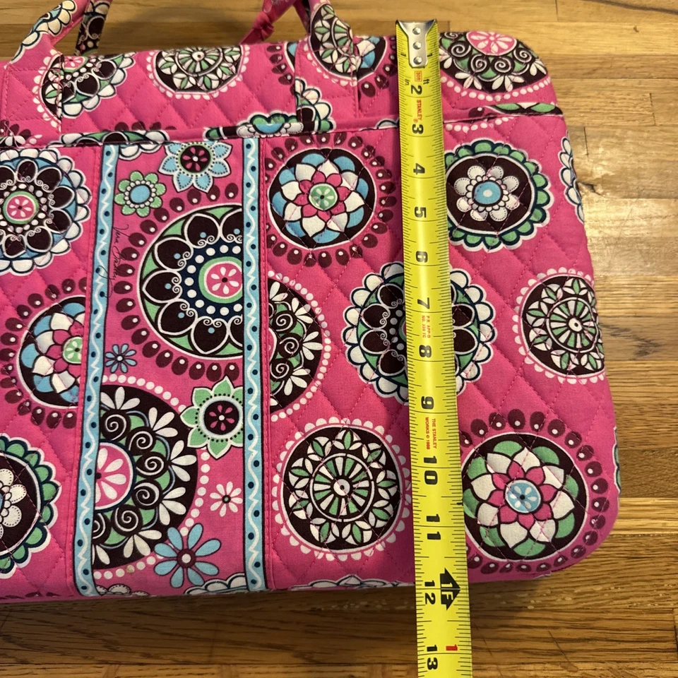 Bolso de Viaje Vera Bradley Rosa Cupcake Carcasa Rígida para Laptop Acolchado Lona de Algodón Usado en Excelente Condición Foto 4 de 4