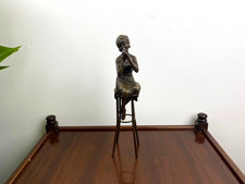 Bronze Skulptur Frau auf Hocker Art déco nach Demetre Chiparus