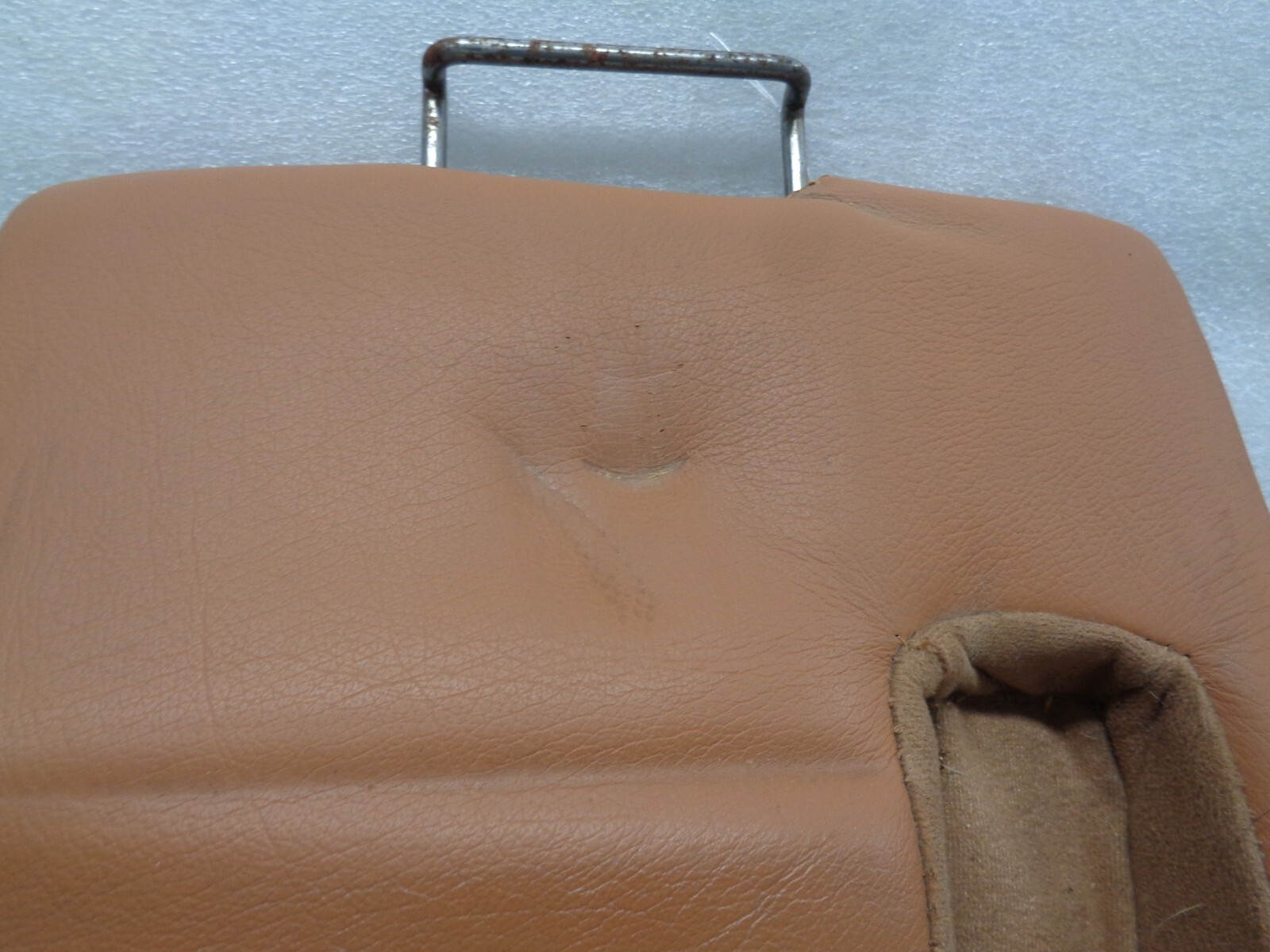 04-08 Maserati Quattroporte M139 Rear Center Seat Lower Cushion OEM AK221042