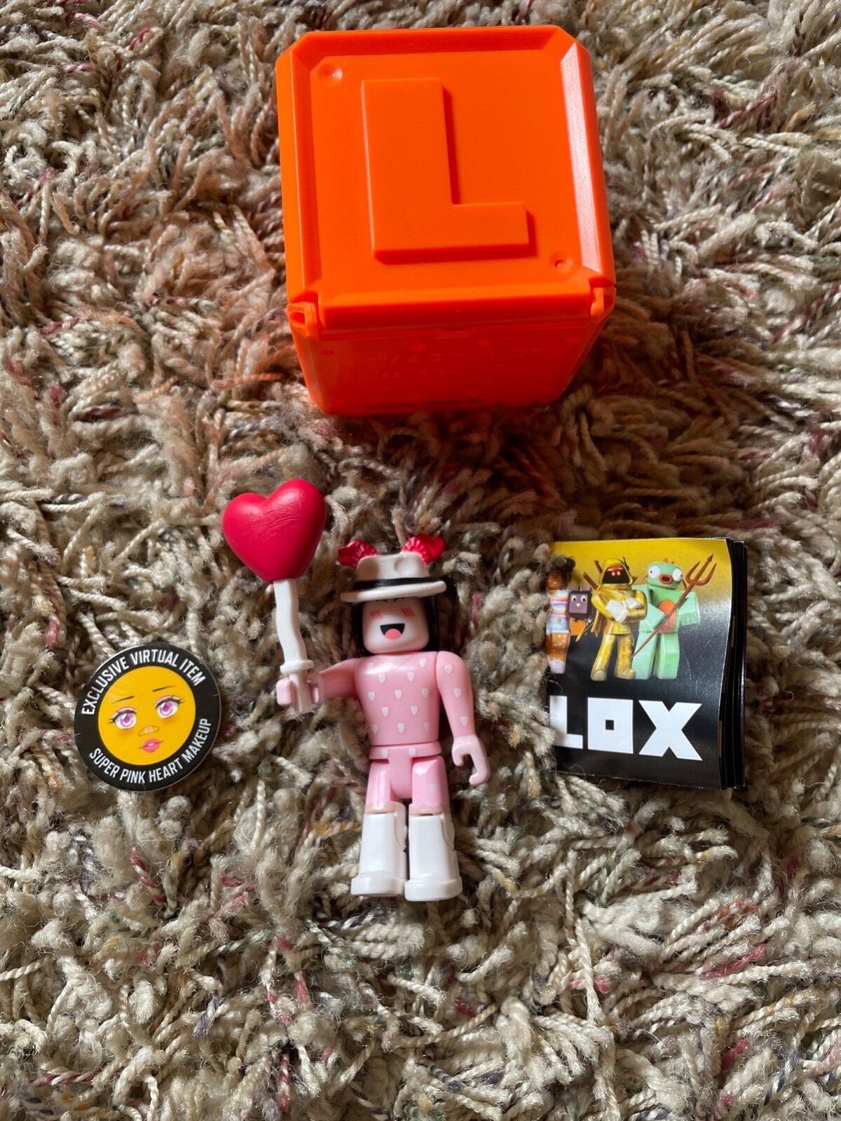 Roblox Celebrity Series 8 cSapphire with Super Pink Heart Makeup Code