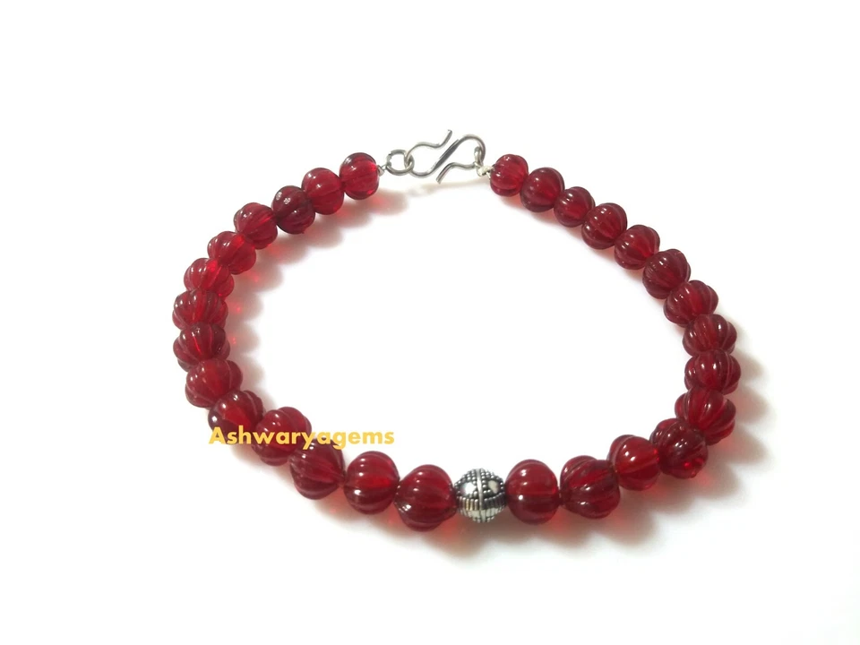 Pulsera colgante de metal con cuentas talladas en sandía color rubí creada en laboratorio 7" Foto 2 de 4
