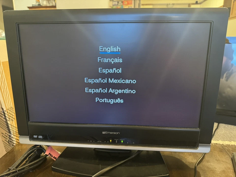 Emerson LD195EMX 18.5" 720p HD LCD Built In DVD Combo TV No Remote HDMI Tested - Image 2 of 4