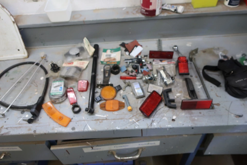 Konvolut Fahrrad Ersatzteile + Werkzeug