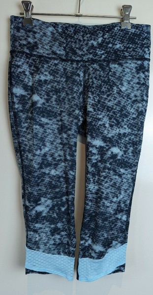 Under Armour Blue Black Printed Mesh Detail Capri Activewear Leggings Gym Yoga S