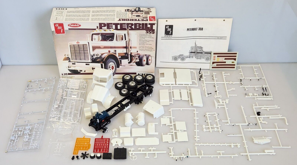 1983 AMT Ertl Peterbilt 359 1/25 Scale Semi Truck Plastic Model