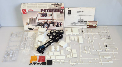 1983 AMT Ertl Peterbilt 359 1/25 Scale Semi Truck Plastic Model
