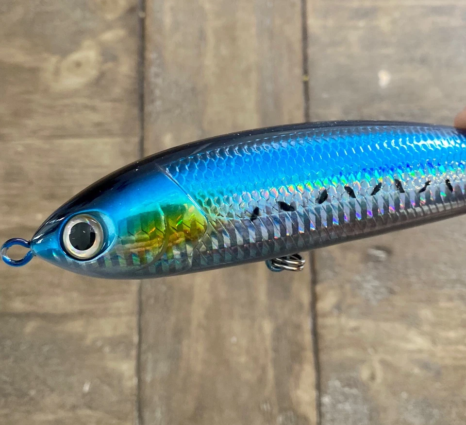 Sardina 2025 5 3/4 Stickbait flotante - Atún, GT, DORADO KING PEZ COLA AMARILLA Foto 2 de 4