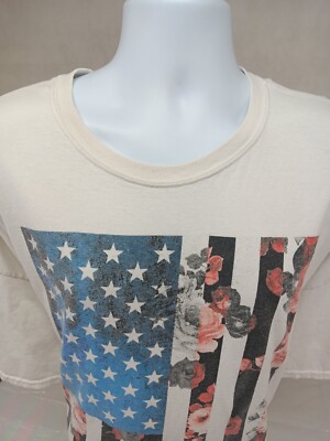 Well Worn Womens 5XL Red White Blue USA Flag Roses Short Sleeve T-Shirt Flaw