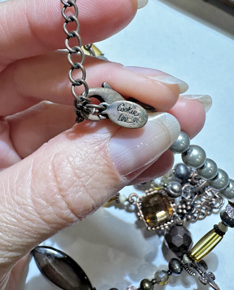 Cookie Lee 黑色珍珠刻面水晶玻璃水钻黄铜镶嵌项链 — 第 2/4 张图片