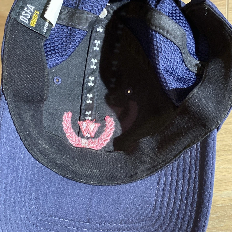 Gorra Westwood Club Richmond Virginia Under Armour rosa bordado azul Foto 4 de 4