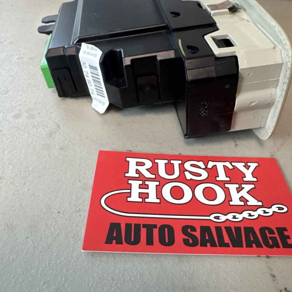 Interruptor principal de ventana eléctrica de la puerta izquierda del conductor Volvo S80 2005 30746074 Foto 3 de 4