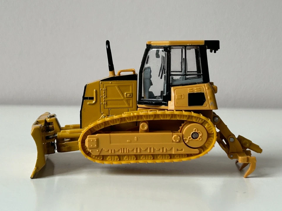 Track Type Tractor Construction Vehicle Model Diecast Amercom 1:64 Scale - Image 3 of 4