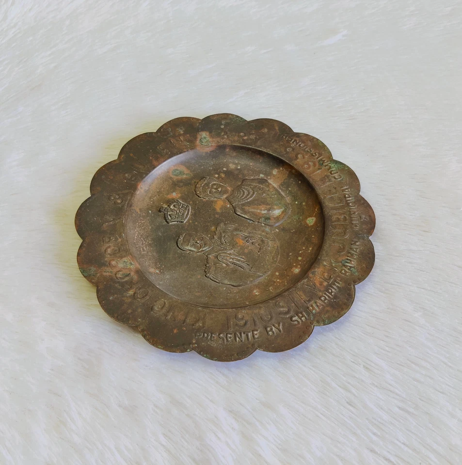 Antiguo Rey Jorge V y Reina María 1910 Plata Jubileo Latón Plato Regalo Foto 4 de 4