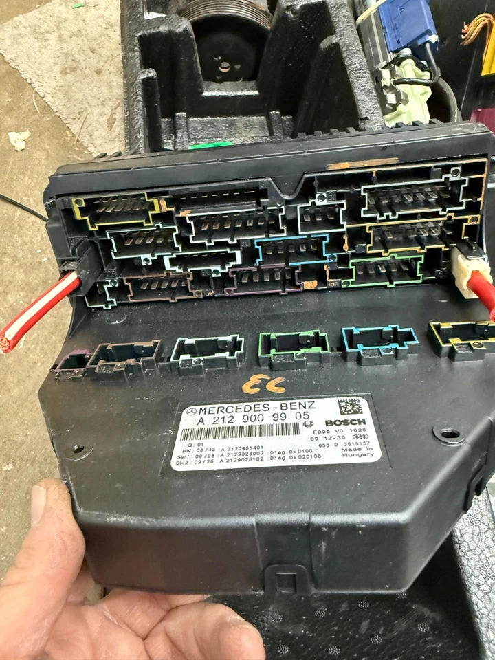 Mercedes GLK350 2010-2016 módulo de control de caja de fusibles delantero Sam A2129009905 (OEM) Foto 3 de 4