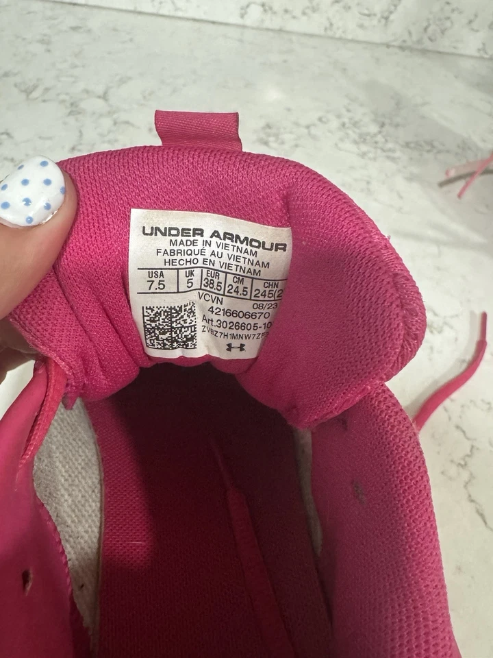 Women’s Softball Cleats Size 6.5 - Image 3 of 3