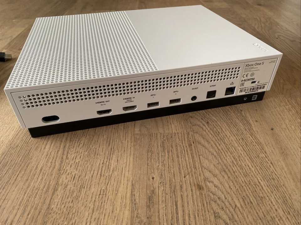 Microsoft Xbox One S, Foto 2 von 5