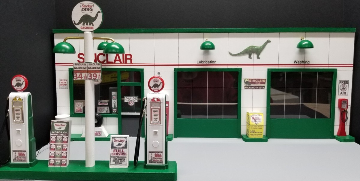 SINCLAIR GAS STATION FRONT W/ 2 PUMP ISLAND DIORAMA DISPLAY HAND