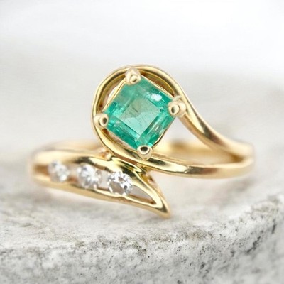 Vintage 14k Gelbgold grüner Smaragd runder Diamant Bypass Ring