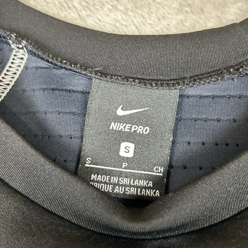 Sudadera Nike Pro Mujer Pequeña Negra Suéter Centro Swoosh Recortada De Gran Tamaño Foto 4 de 4