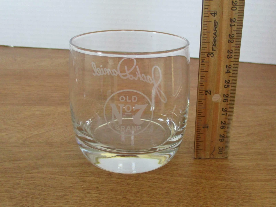 JACK DANIELS OLD Nº7 Insignia Blanca Redonda Insignia Inferior Grande Lowball Rocks Vidrio Foto 3 de 4