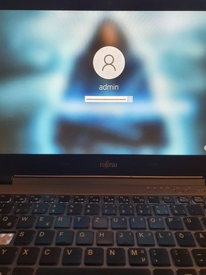Fujitsu Lifebook U745 Core i5 5300U 2,3 GHz, 8GB RAM, Tastatur defekt, ohne HDD