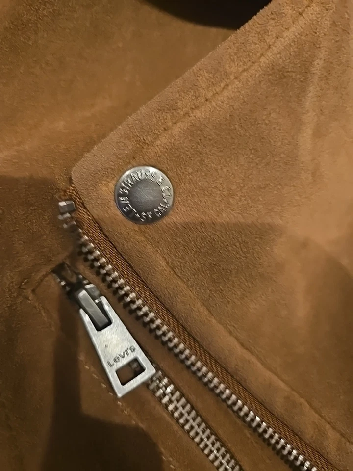 Jaqueta de motociclista Levi’s feminina couro camurça sintética - média - Imagem 2 de 4