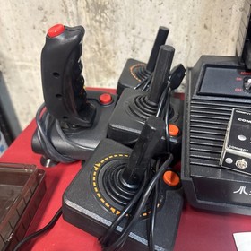 Atari 2600 Console Bundle with 21 Games!  Tested Works Great!