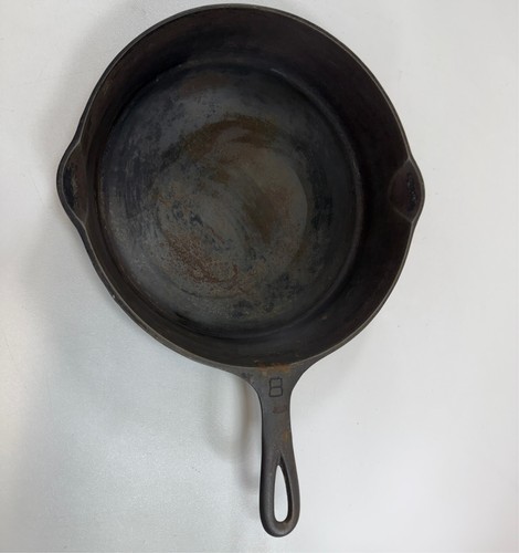 GRISWOLD #8 Cast Iron Skillet Large Logo 704K - Picture 2 of 7