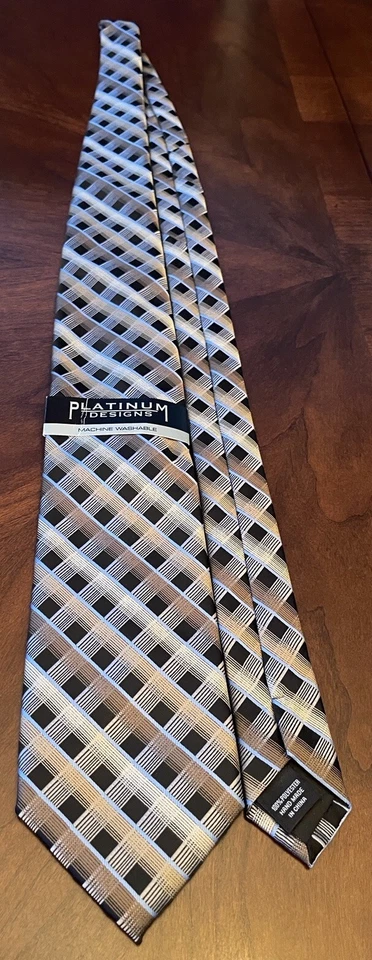 Corbata para el cuello Platinum Designs hecha a mano de poliéster para hombre hecha en China precio de venta sugerido por el fabricante 29,99 USD Foto 3 de 4