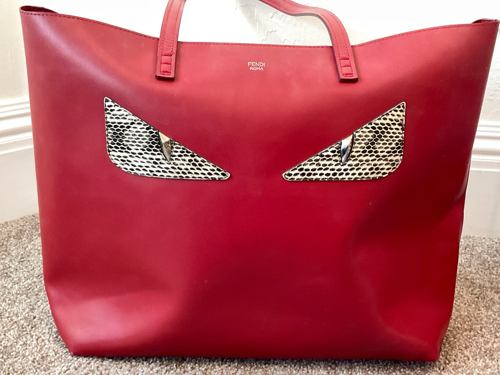 FENDI Vitello Ginevra Elaphe Monster Eyes Tote Roll pelle pelle rossa pelle di serpente come nuova