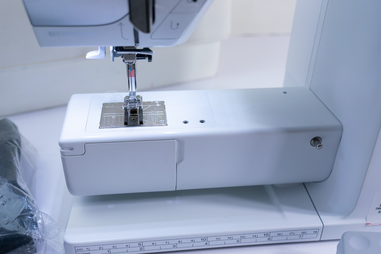 Bernina B330 Sewing Machine Foot Pedal 1 Foot Carrying case