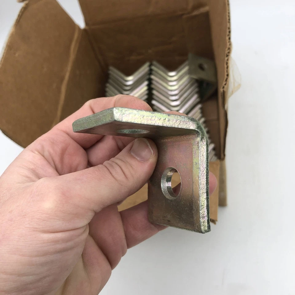 50pk Superstrut AB202 Montaje angular Acero 90 grados 2 agujeros con acabado GoldGalv Foto 4 de 4