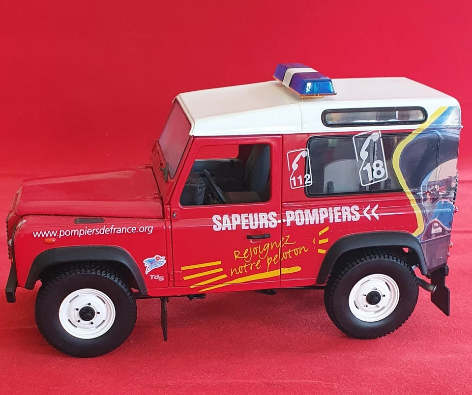 -DEFENDER 90 - 1/18 - SAPEURS POMPIERS - Universal Hobbies - - Photo 1/4