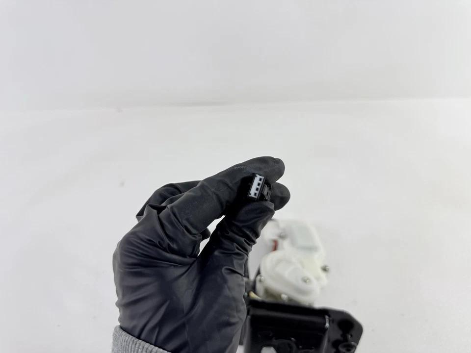 Actuador de bloqueo de pestillo de puerta trasera para maletero Ford Taurus X 2008-2009 8A4Z-7843150-A OEM Foto 2 de 4