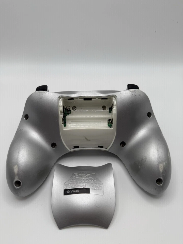 Controlador deportivo Logitech EA para juegos antiguos plateado Foto 3 de 4