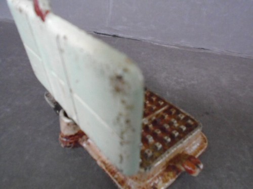 ANTIQUE "ARCADE" CAST IRON TOY WAFFLE IRON, NICE! - Picture 6 of 7