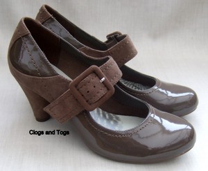 clarks wide fit womens