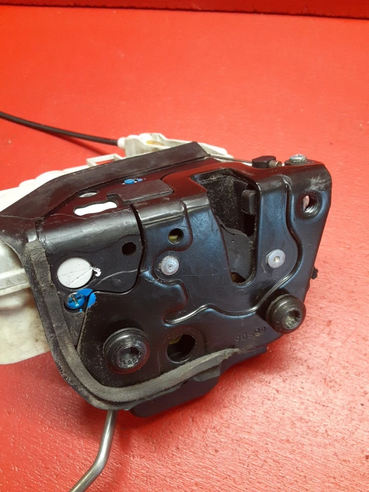 Conjunto de cerradura de pestillo de puerta del conductor delantero izquierdo Audi A4 Quattro S4 RS4 2005-2008 Foto 4 de 4