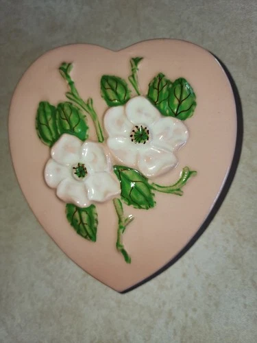 Vintage 1946 Hull Art Pottery ROSELLA  Wall Pocket