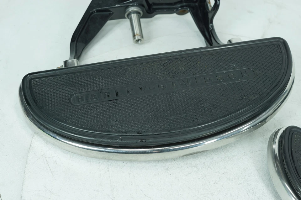 Harley Softail Heritage Classic 2010 fabricante de equipos originales izquierda derecha conductor reposapiés Foto 3 de 4