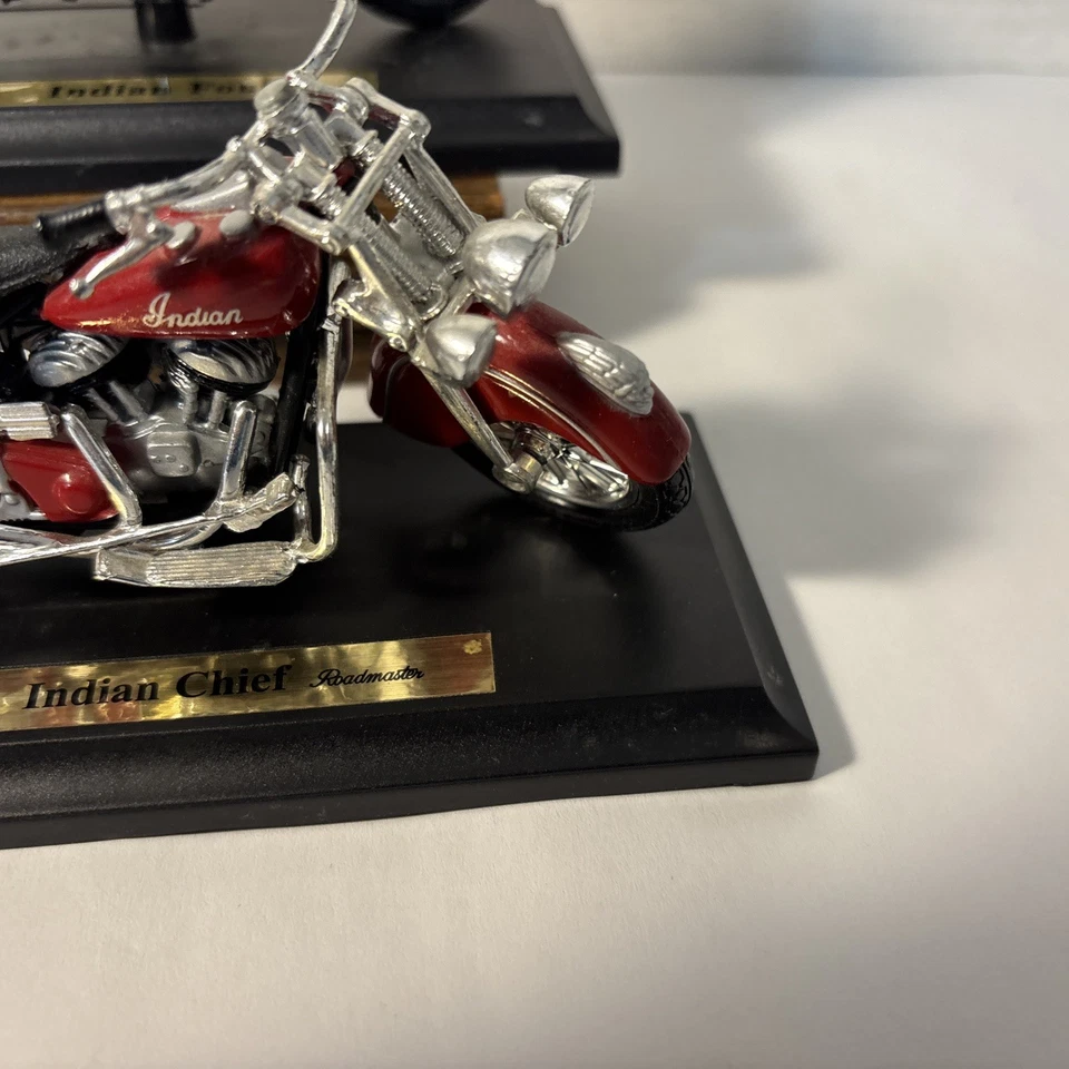 Maisto Indian diecast motorcycle With Stand Lot Of 2 - Image 4 of 4