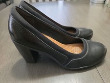 Clarks Black Soft Leather Pumps Size 7.5 M Rubber Sole And 3.25 In Heel EUC