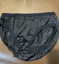 VINTAGE KAYSER PANTY  SIZE MEDIUM.   BLACK