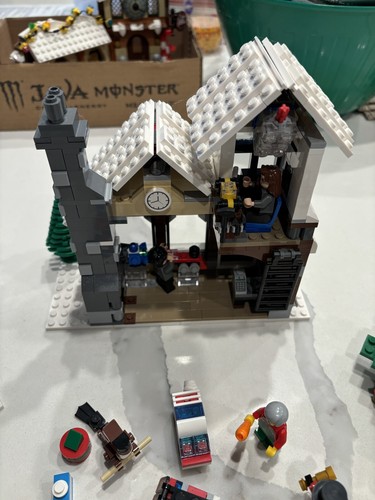 LEGO Winter Village Toy Shop 10199 Near Complete #3 - Picture 4 of 7